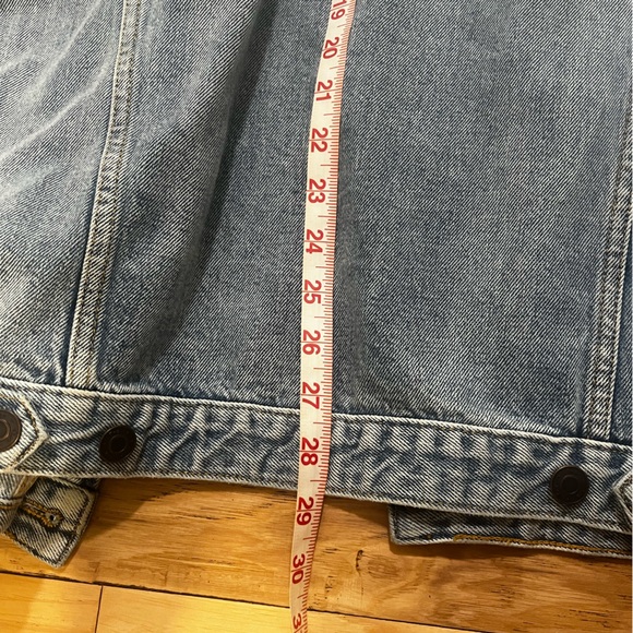 Aritzia TNA boyfriend oversize denim jacket - Picture 4 of 5